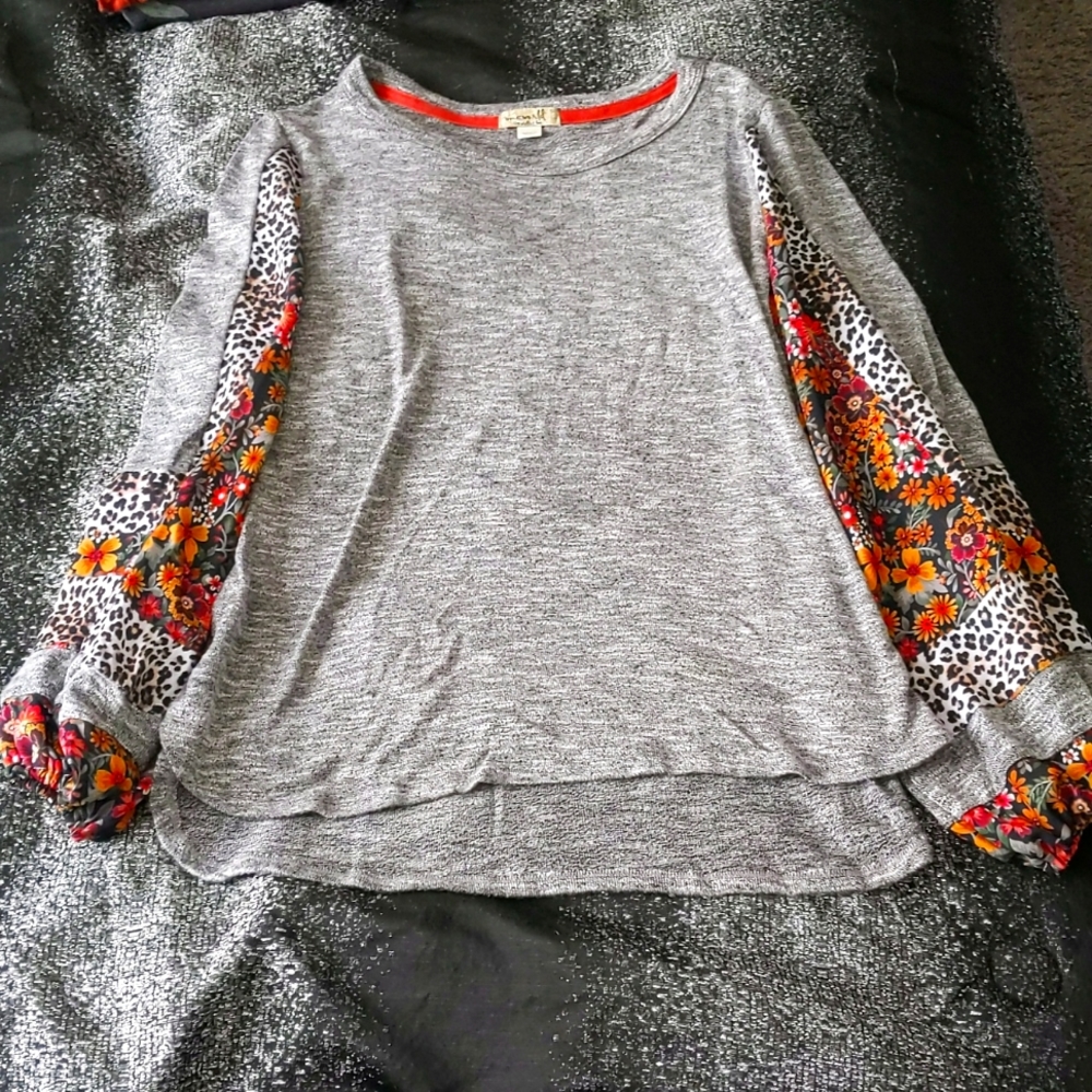 S Gray shirt with floral and cheetah print sleeves